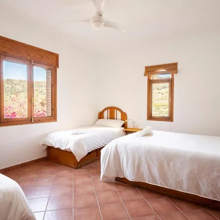 Breathtaking Velez Viewpoint - 15 Min Villa *