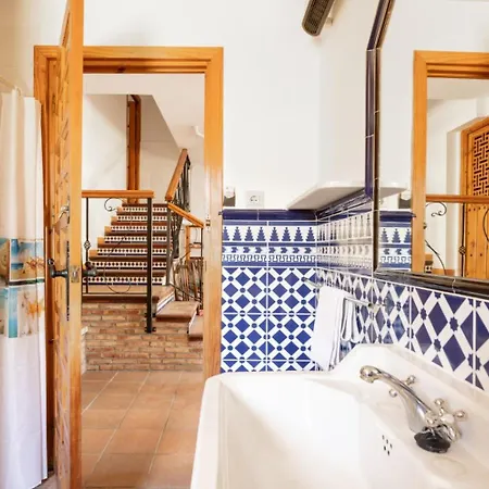Breathtaking Velez Viewpoint - 15 Min Villa *